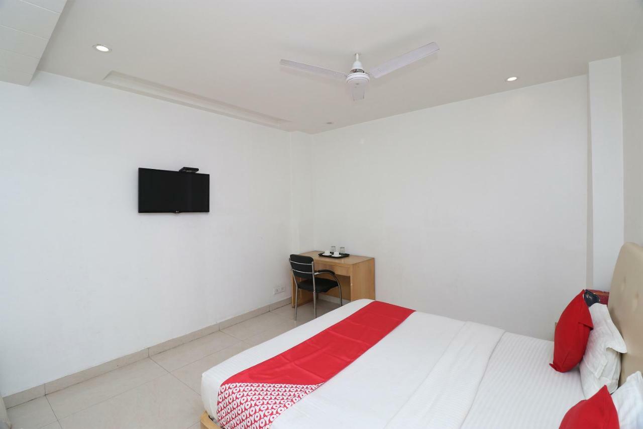 Oyo 5843 Hotel Yash Inn Mirzapur Exterior photo