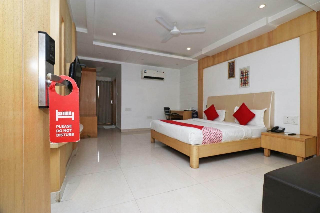 Oyo 5843 Hotel Yash Inn Mirzapur Exterior photo