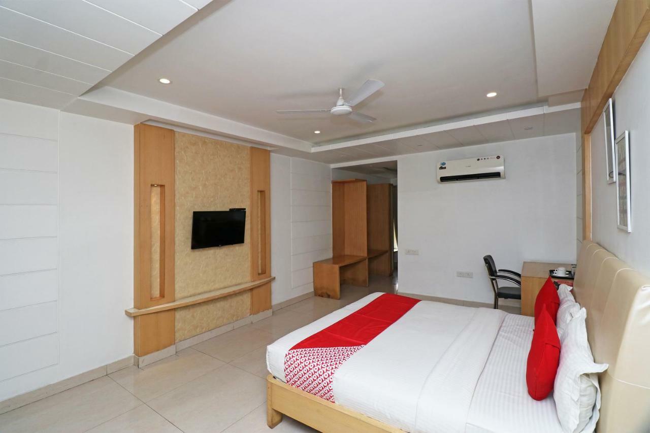 Oyo 5843 Hotel Yash Inn Mirzapur Exterior photo